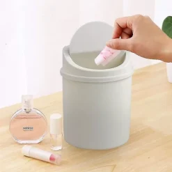 Hot 2 Liters Plast Soptunna med Svängbart Lock för Skrivbord (vit)