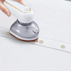 Outlet 1 x mini vit sladdlös resejärn, 360 graders järn, USB