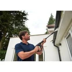 Outlet BOSCH högtryckstvätt - UniversalAquatak 135 (1900 W, 135 Bar, max flöde 410 l/h, 2 munstycken) Grönt och svart Svart, Grön