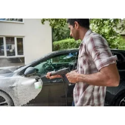 Outlet BOSCH högtryckstvätt - UniversalAquatak 135 (1900 W, 135 Bar, max flöde 410 l/h, 2 munstycken) Grönt och svart Svart, Grön