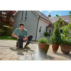 Outlet BOSCH högtryckstvätt - UniversalAquatak 135 (1900 W, 135 Bar, max flöde 410 l/h, 2 munstycken) Grönt och svart Svart, Grön