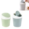 Hot /EA/ 2 stycken (Blå + Grön) Mini soptunnor i plast, Miniatyr soptunnor för skrivbord med vridbara lock för hem, kontor, kök, sminkbord