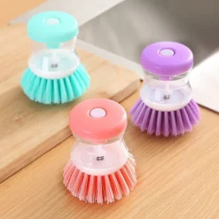 Sale En uppsättning med tre kraftfulla rengöringsborstar med korta borst: praktiska köksredskap