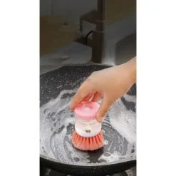 Sale En uppsättning med tre kraftfulla rengöringsborstar med korta borst: praktiska köksredskap