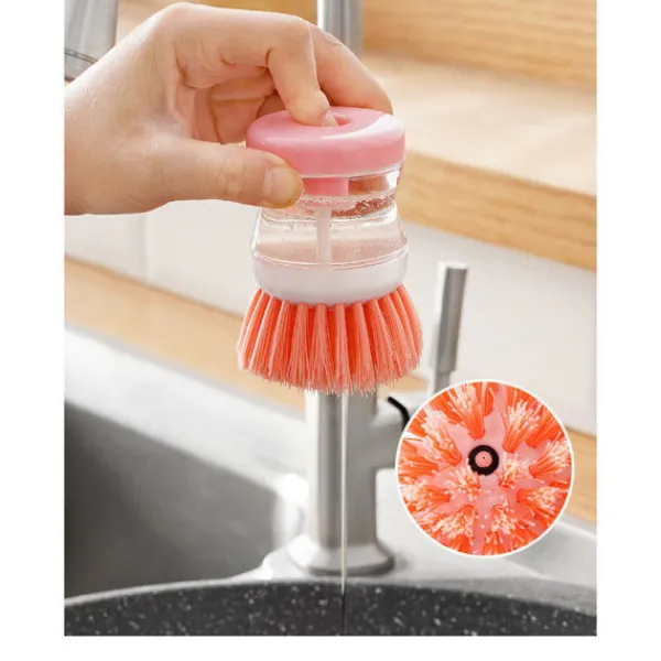 Sale En uppsättning med tre kraftfulla rengöringsborstar med korta borst: praktiska köksredskap
