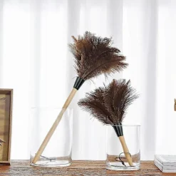 Hot Fjäderdammsvippa Mjuk Antistatisk Miljövänlig Tvättbar Återvinningsbar Rengöring Strutsfjäder Trähandtag Fluffig Dammvippa För Hemmet C