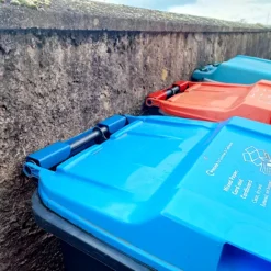 Sale LBSS Fästen för hjulsoptunnor i stål Lätt att installera papperskorgsställ för trottoarer på bakgårdar Red