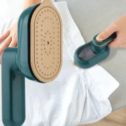 New Archipelago (grön) Mini Vikbar Hängande Strykjärn Våt och Torr Elektrisk Ångstrykjärn Handhållen Klädstrykningsmaskin 50ML 33W kompatibel Hemresa