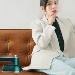 Sale Hushålls mini elektrisk ångstrykjärn Bärbar våt och torr strykmaskin Roterande handhållen plaggstrykmaskin