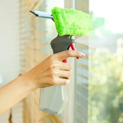 Hot 3-i-1 Spray-Skrapa Borste Vattenspray Fönsterrengörare Glasskrapa Torkare Mikrofiberdukset Grön