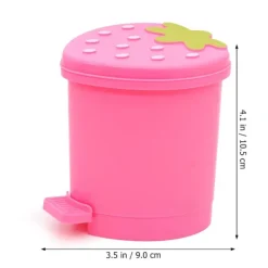 Online Jordgubbs papperskorg Mini skrivbords papperskorg med lock Kawaii papperskorg Små papperskorgar Söt plast papperskorg för skrivbord Bil Kontor Kök