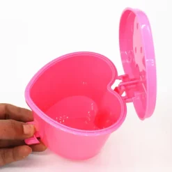 Online Jordgubbs papperskorg Mini skrivbords papperskorg med lock Kawaii papperskorg Små papperskorgar Söt plast papperskorg för skrivbord Bil Kontor Kök