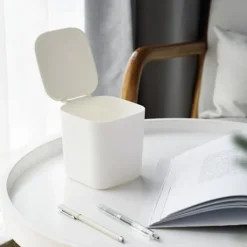 Hot J-star Kosmetisk Bin Swing Lock Bin Bord Bin Tärningar Vit