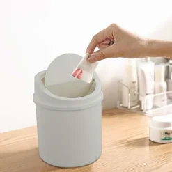 Discount Liten soptunna i plast, mini-papperskorg för skrivbord med svänglock, vit
