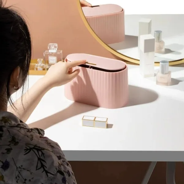 Hot Liten soptunna med lock för skrivbord, 2L Mini Bordsavfallsbehållare med trycklock, Bärbar Bordsavfallsbehållare Tepåse för vardagsrum (ROSA)