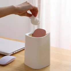 Clearance Mini Skrivbords Papperskorg Bärbar Bordskorg med Svänglock, för Badrum, Sovrum, Kök