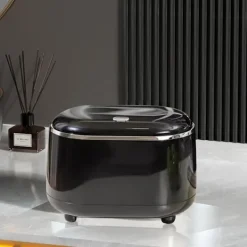 Mini Skrivbords Papperskorg, Soptunna med Lock, Liten Skrivbords Papperskorg, Liten Avfallskorg för Kök, Badrum, Kontor, Sminkbord (Svart)