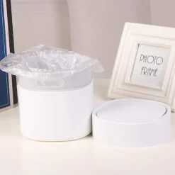 Outlet Modern Mini-sopkorg i plast med lock - Papperskorg för badrum, skrivbord, bordsskiva eller soffbord - Kassera bomullsrondeller, sminksponser