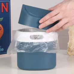 Modern Mini-sopkorg i plast med lock för badrum, skrivbord, bordsskiva