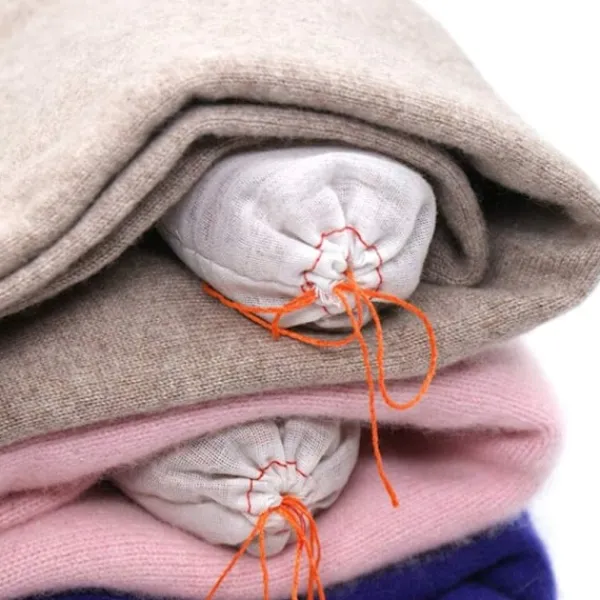 Naturligt Motskydd för Skåp, Motskyddande Träceder och Lavendelpåsar från Provence, Doftande Garderobspåsar för Mal, Kemikaliefria Malfällor