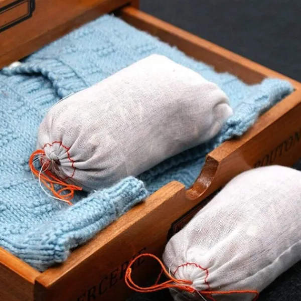 Naturligt Motskydd för Skåp, Motskyddande Träceder och Lavendelpåsar från Provence, Doftande Garderobspåsar för Mal, Kemikaliefria Malfällor