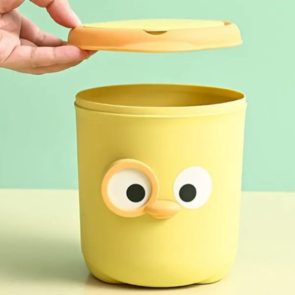 Sale Plast soptunna på tecknat bord i barnrum