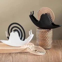 Clearance DAO Snigel Myggspiralhållare Järn Metall Brandsäker Rökelsebrännare Fäste, Myggspiralhållare Spiralställ för Hemmakontorsinredning (Vit) db