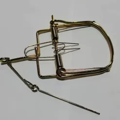 Spiralformad fälla i metall för utomhusbruk, för räv, rödlo, sork, skunk, myskoxe, kanin, skadedjursbekämpning, trädgårdsredskap, gyllene golden