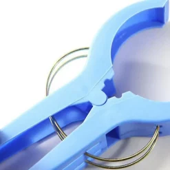 Discount Stora klädnypor i ljusa färger i plast för att hänga upp strandhanddukar, 8 st