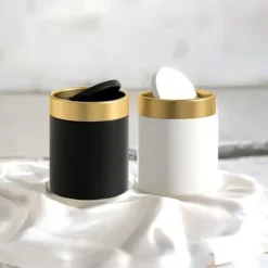 Hot (Vit) Mini soptunna med lock, liten mini soptunna i metall, mini bänksoptunnor för skrivbord bil kontor kök, svänglock soptunna 1,5 L